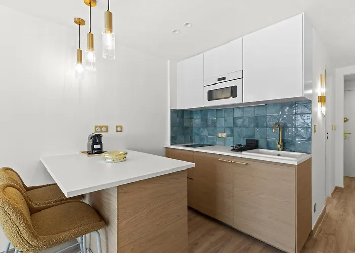 Front De Le Soleil Centre Juan Les Pins Apartman *